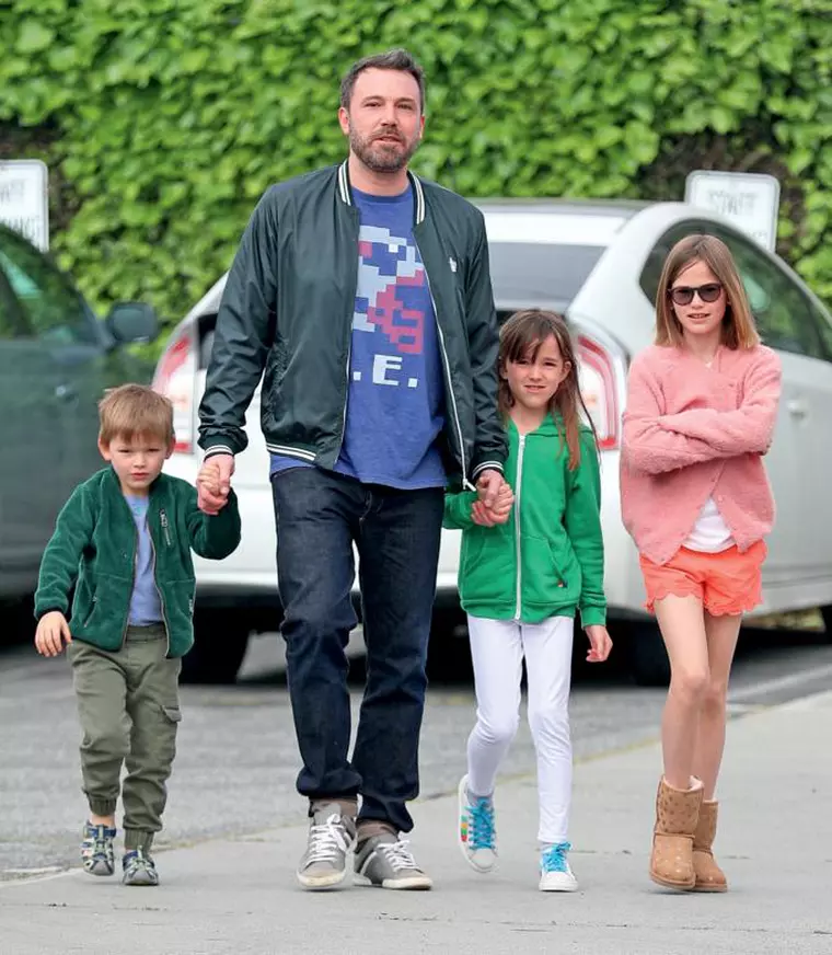 Ben Affleck, alături de cei trei copii ai lui și ai lui Jennifer - Violet, Seraphina și Samuel.