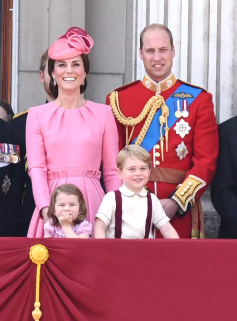 Kate Middleton, Prințul William și cei doi copii mai mari ai lor - Prințesa Charlotte și Prințul George.