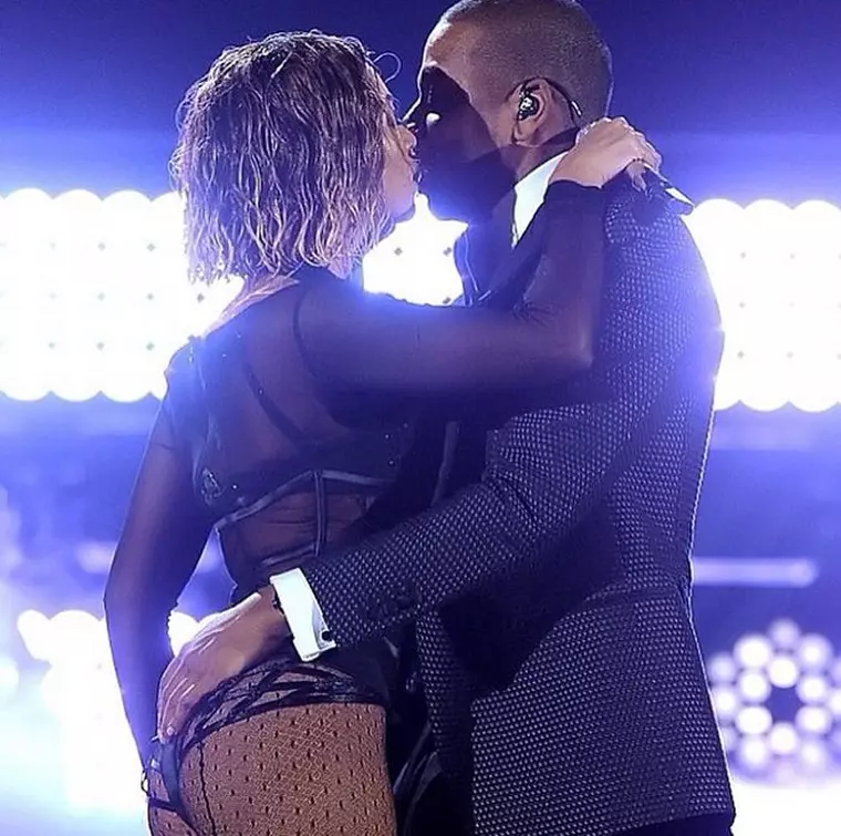 Beyoncé și Jay-Z și-au reînnoit jurămintele de la nuntă.