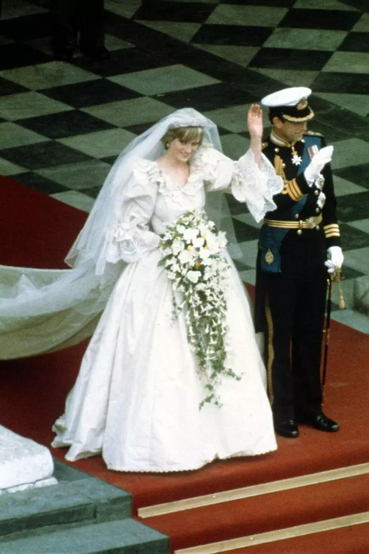 Prințesa Diana și Prințul Charles în ziua nunții lor