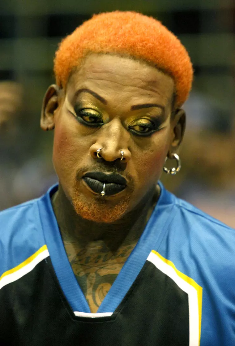 Dennis Rodman, greu de recunoscut....