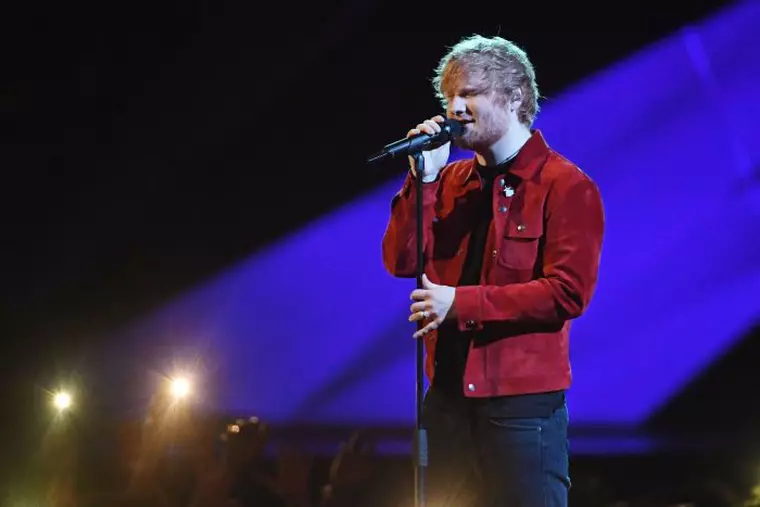 Ed Sheeran a performat pe O2 Arena, în Londra, la Brit Awards. Atunci au remarcat toți fanii inelul de pe mâna sa stângă...