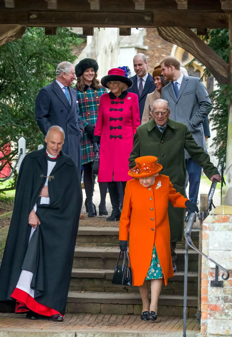 Kate, Meghan, William și Harry, împreună la slujba de Crăciun, alături de Regină, Prințul Filip și Camilla, soția Prințului Charles.