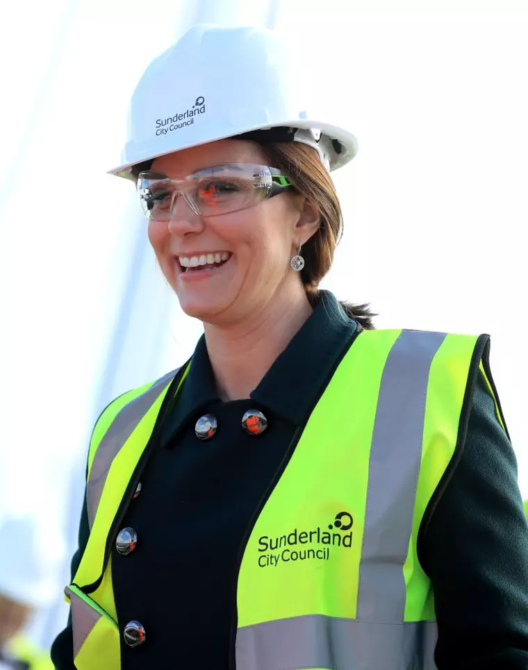 Kate Middleton arat[ la fel de sexy în costumație de șantierist...