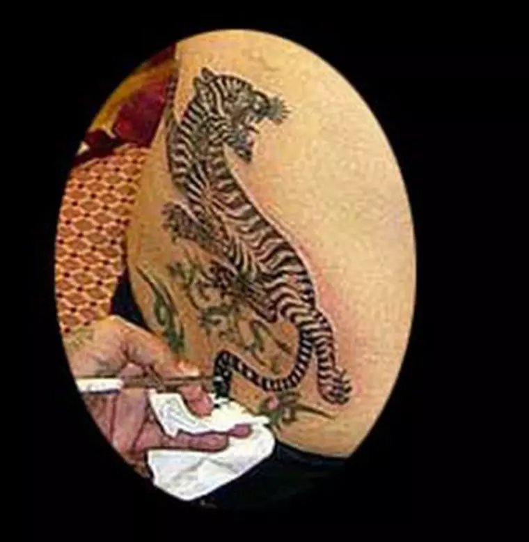 Ce semnificație au tatuajele Angelinei Jolie