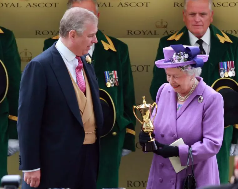 Royal Ascot - Elisabeta a II-a este primul monarh care a câștiga Golden Cup la această competiție.