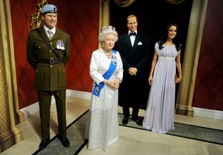 Regina Elisabbeta a II-a, Ducesa de Cambridge, Kate Middleton, alături de Prinții William și Harry, la Muzeul Figurilor de ceară Madame Tussauds - New York