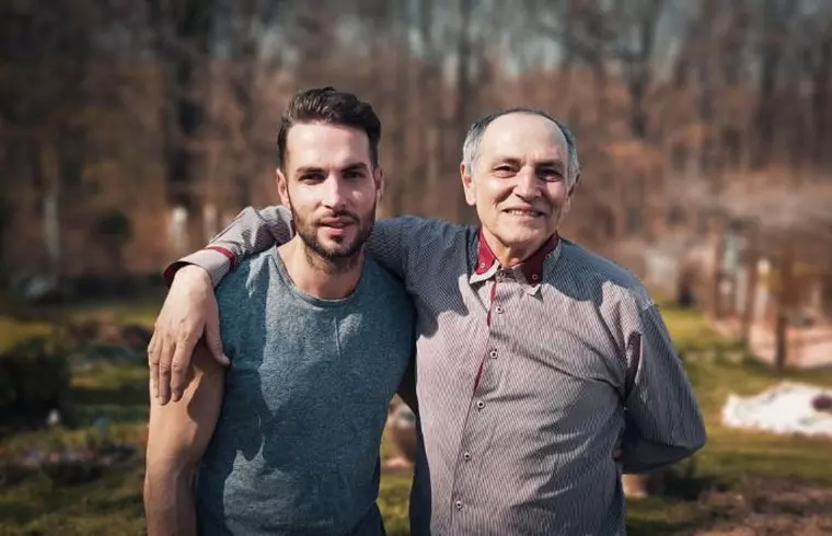 cât de bine seamănă Randi cu tatăl său