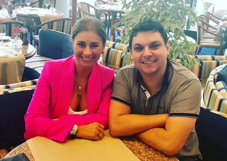 Așa s-a îmbărcat Anamaria Prodan azi, la o întâlnire, semn că a renunțat la doliu