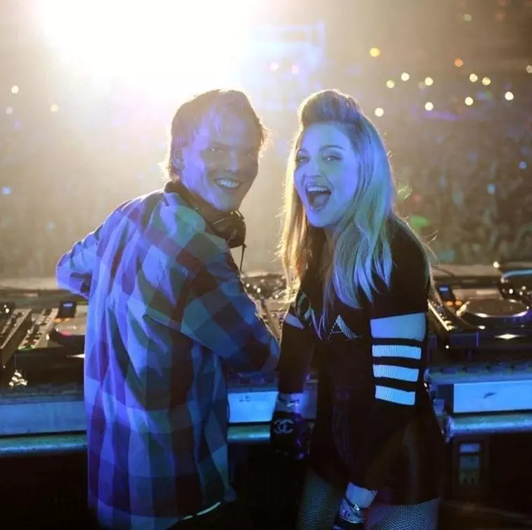 DJ-ul AVICII alături de Madonna