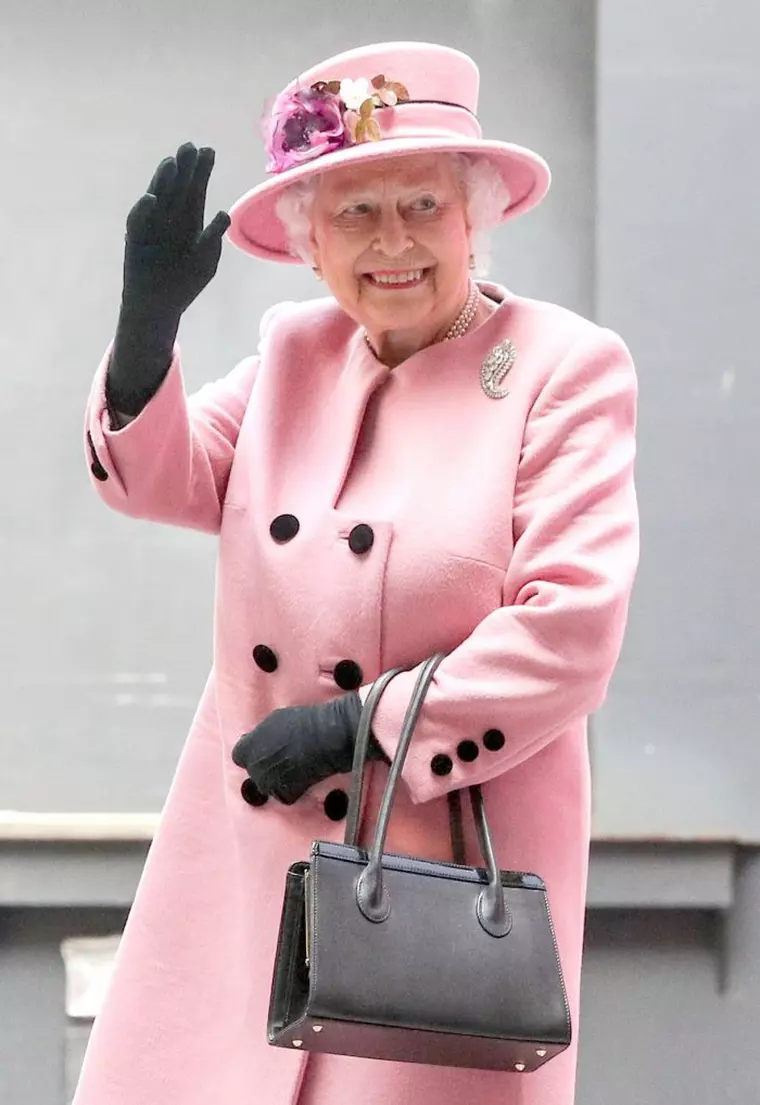 Elisabeta a II-a îi va plăti nunta nepotului său Harry cu meghan Markle.