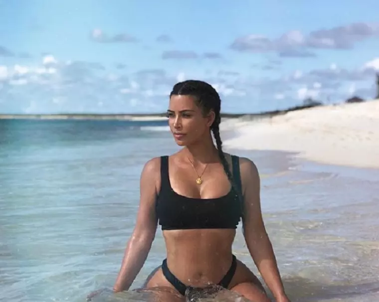 Kim Kardashian a apelat la laserul vaginal.