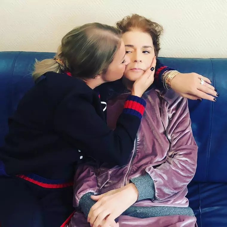 Anamaria Prodan stă non-stop la spital, alături de mama sa