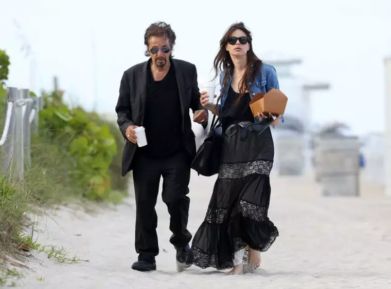 Al Pacino și iubita lui, Lucia Sola. Fiica actriței se iubește cu Leonardo DiCaprio.