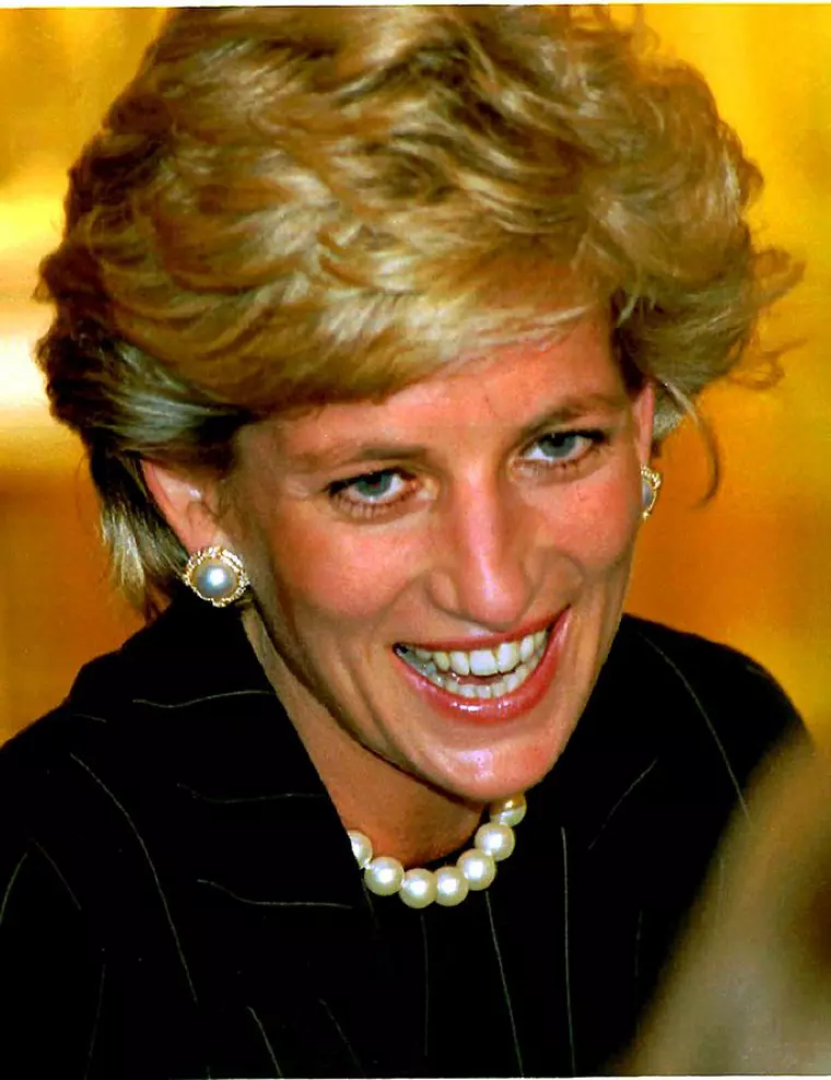 Prințesa Diana a murit în dreptul celui de al 13-lea stâlp al tunelului Pont de lAlma, din Paris