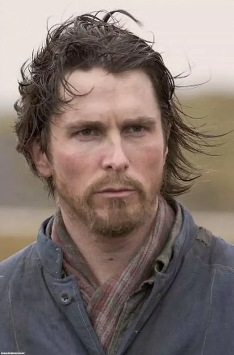 Lui Christian Bale îi place să-și forțeze norocul. De câte ori vede o scară, trece pe sub ea!