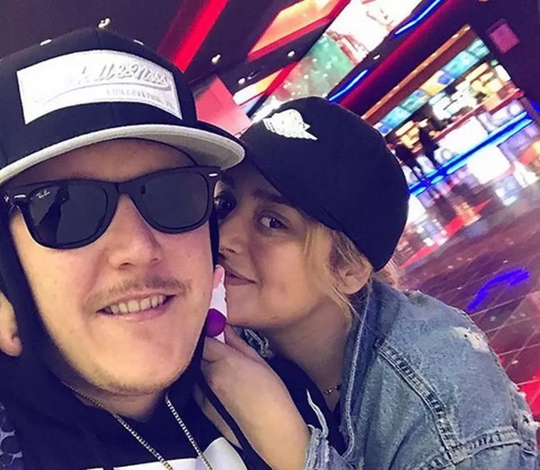 Soția lui What's UP nu este însarcinată