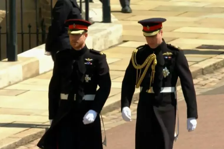 Printul Harry, mirele, alături de Prințul William, fratele său