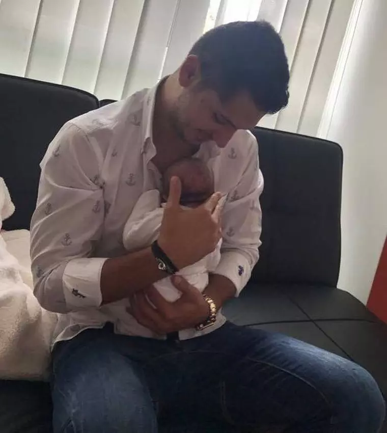 Iubitul Elenei Băsescu cu Anastasia, fiica sa, în braţe