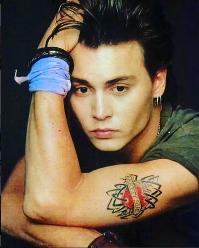 Johnny Depp, pe vremea când făcea furori printre reprezentantele sexului frumos. 