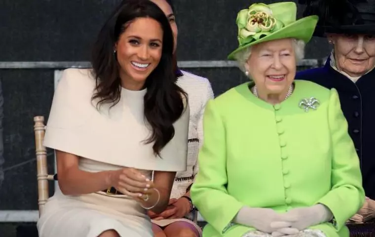 Meghan se ferește de rujurile roșii.