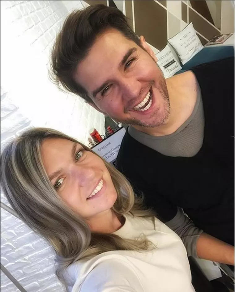 Simona Halep, alături de hair stylist-ul Sorin Stratulat