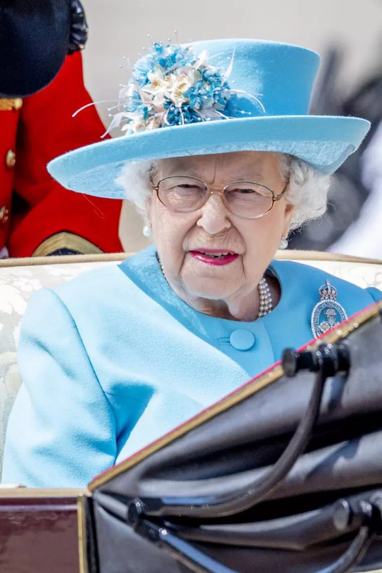 Regina Elisabeta a II-a este faimoasă pentru ținutele sale colorate.