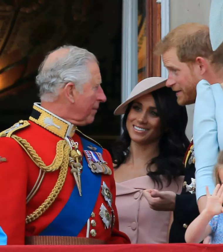 Ținuta lui Meghan Markle nu a fost deloc apreciată, din cauza faptului că și-a expus umerii.