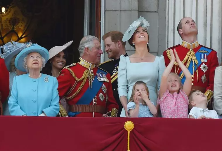 Familia Regală, la Palatul Buckingham, pentru Trooping The Colour.