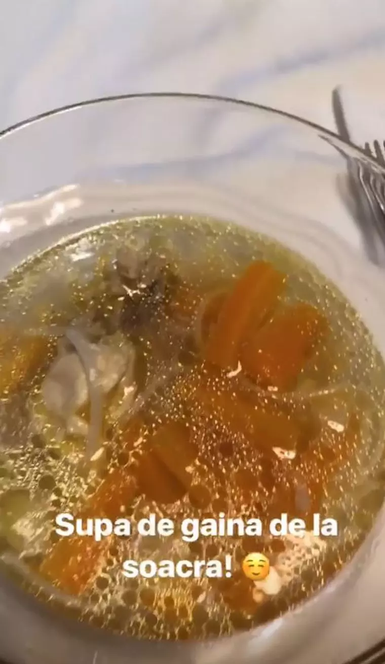 Soacra i-a pregătit supă Laurei Cosoi