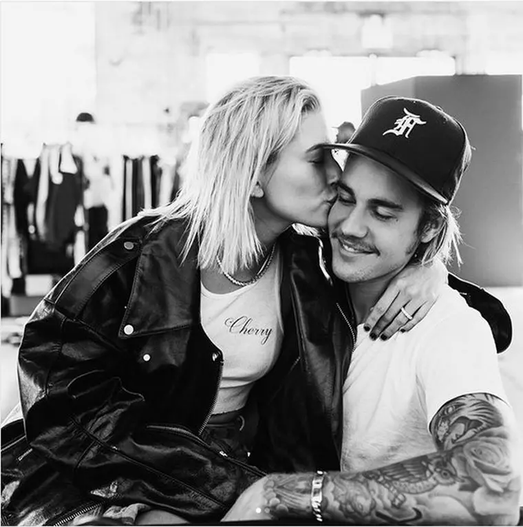 Justin Bieber e îndrăgostit până peste cap de Hailey Baldwin.