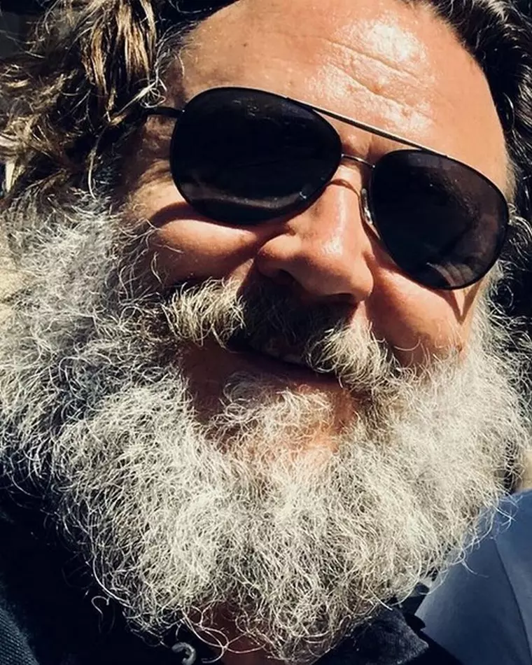 Fostul Gladiator seamănă acum mai mult cu... Moș Crăciun.