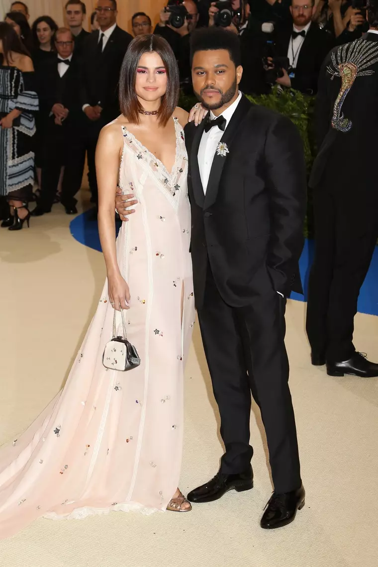 La scurt timp după despărțirea de Bella, The Weeknd s-a consolat în brațele Selenei Gomez.