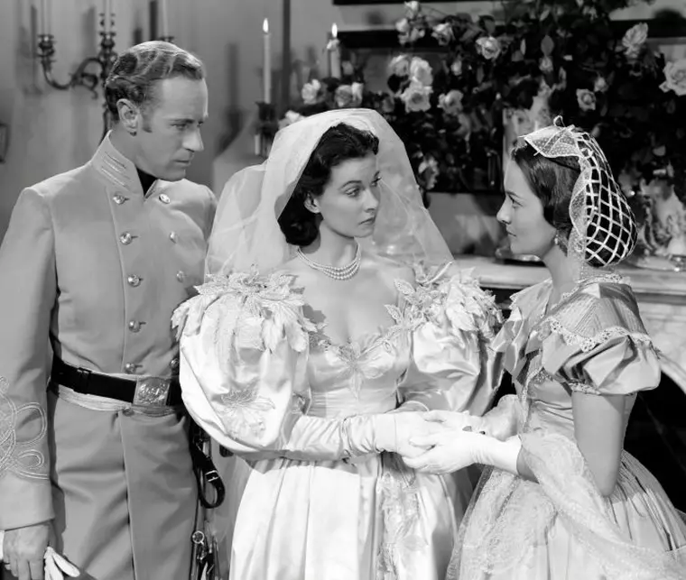 Leslie Howard, Vivien Leigh și Olivia de Havilland, în 