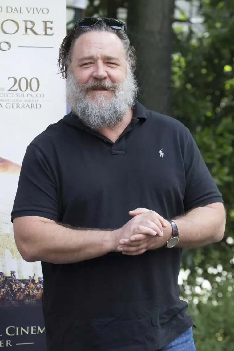 Russell Crowe a ajuns de nerecunoscut.