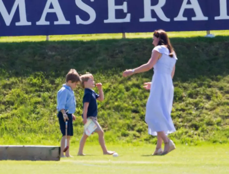 Copiii din ziua de azi preferă tableta și telefonul mobil...