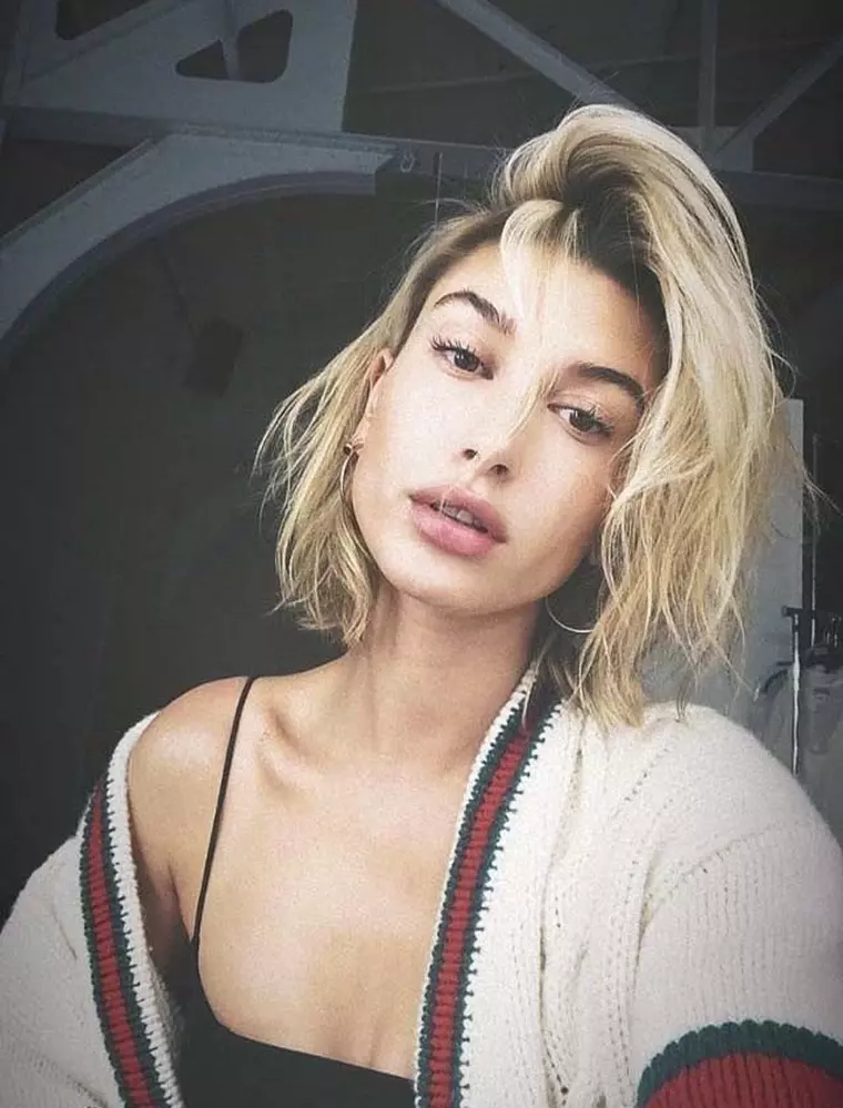 Hailey Baldwin preferă aromele feminine.