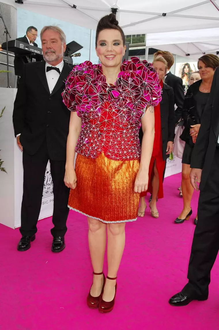 Björk e o nonconformistă, la fel ca muzica ei.