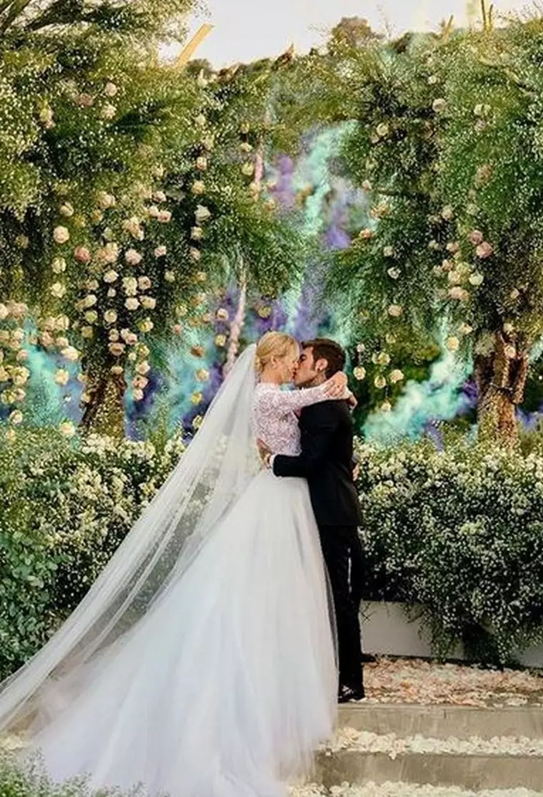 Chiara Ferragni și Fedez. Mireasa a purtat o rochie Dior custom-made de la ceremonia religioasă.