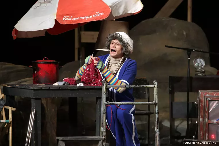 Marius Manole, travesti în 