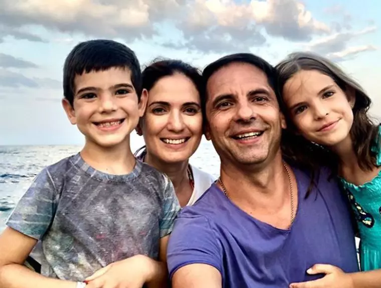 imagine cu familia lui Dan Negru