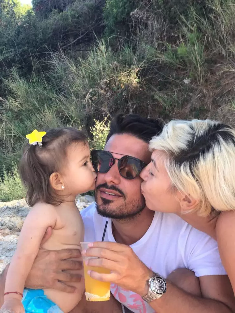 Sore, iubitul și fetița lor