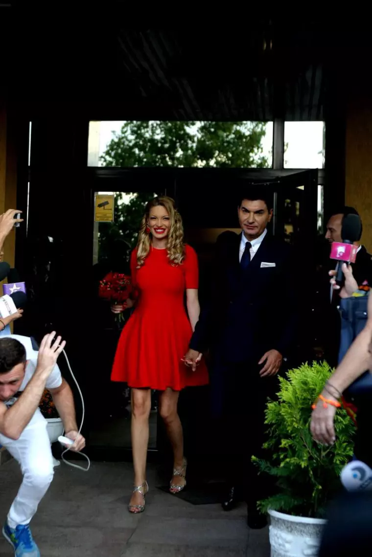 Valentina Pelinel a purtat sandale Jimmy Choo