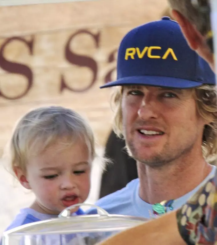 Owen Wilson este un tată grozav. Aici, alături de fiul său Robert Ford, în 2012.