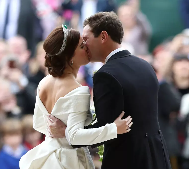 Eugenie nu doar că nu a încercat să-și ascundă cicatricile, dar chiar a dorit să fie vizibile...