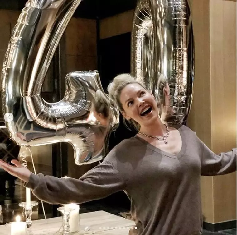 Katherine arată spectaculos la 40 de ani!