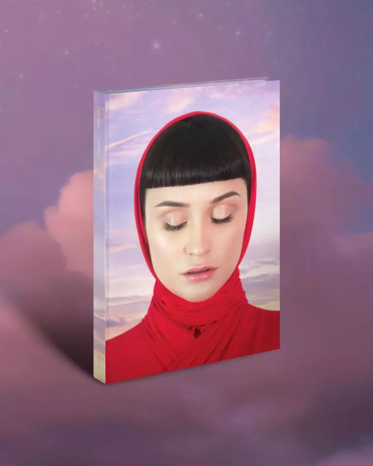  Irina Rimes a lansat cartea-album „COSMOS'