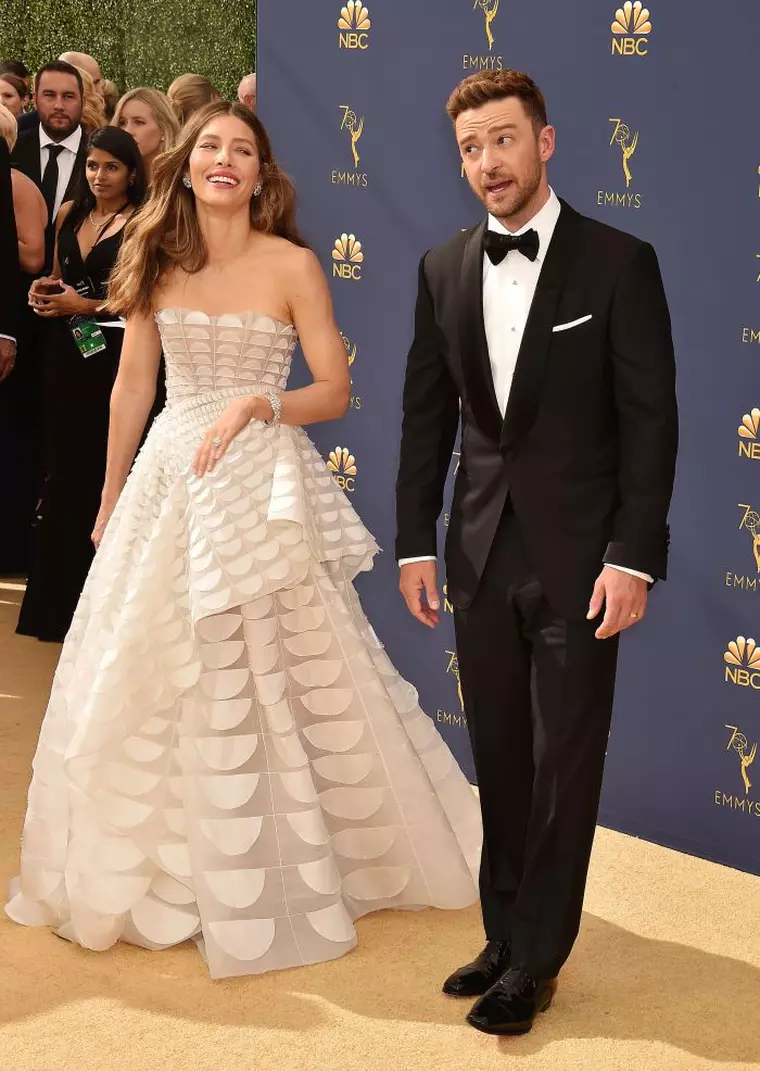 Jessica nu e prea încântată de glumele lui Justin...