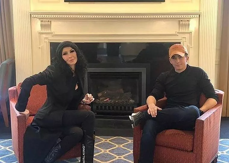 Mihaela Rădulescu și fiul ei, Awan Schwartzenberg