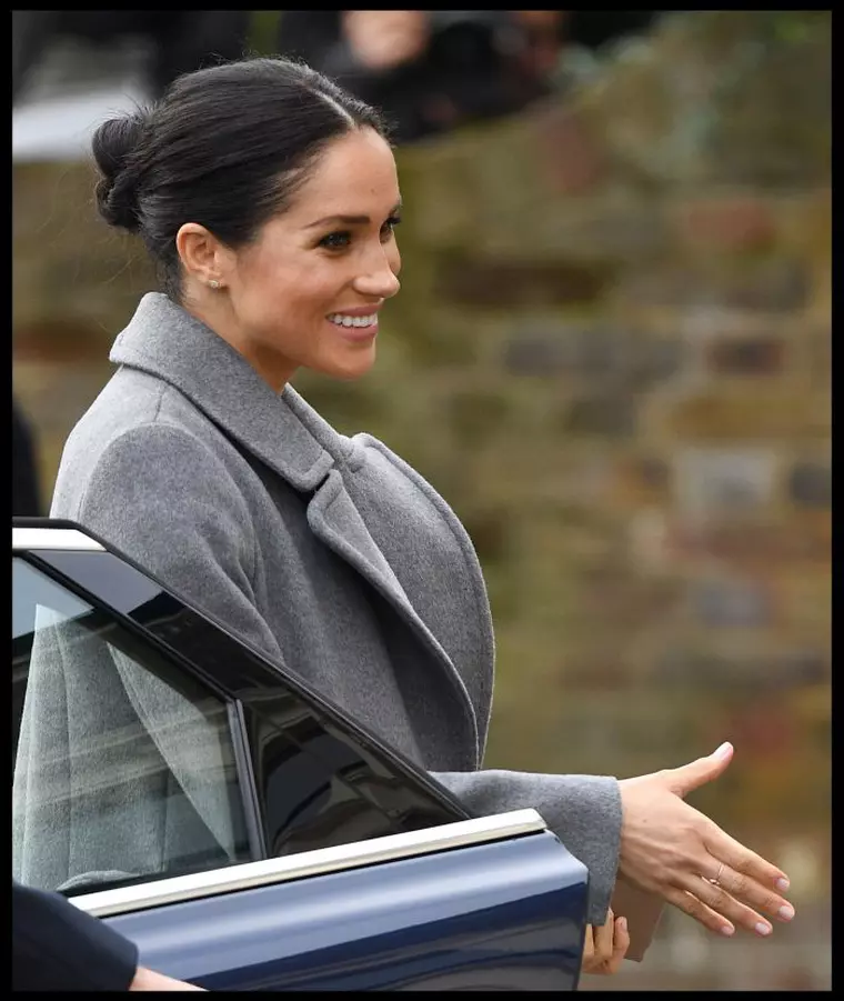 Pe m\na Ducesei de Sussex a ap[rut un inel nou - Mâna Fatimei, un talisman care își ferește purtătorul de energiile negative.